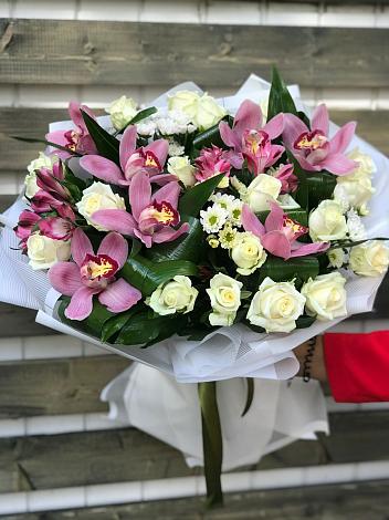 Букет цветов из: Розы и Хризантемы в Плюссе