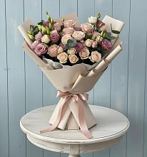 Букет цветов из:  Розы и Лизиантусы в Плюссе