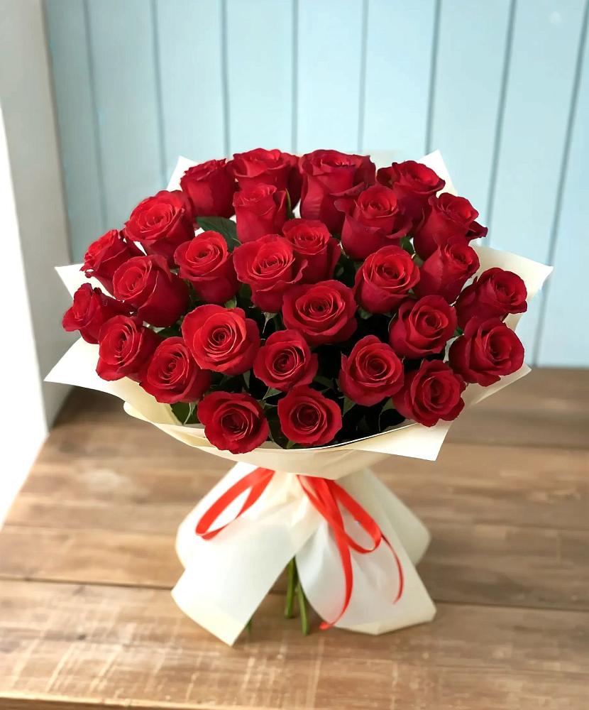 Букет 29 Красных роз в Плюссе