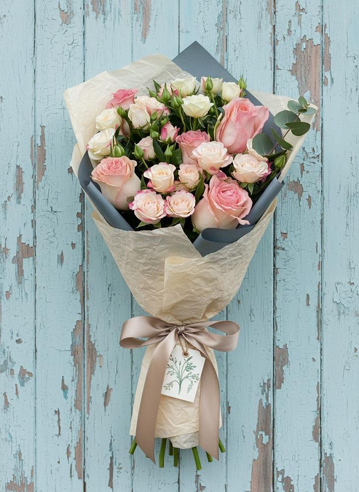 Букет цветов из: Розы в Плюссе