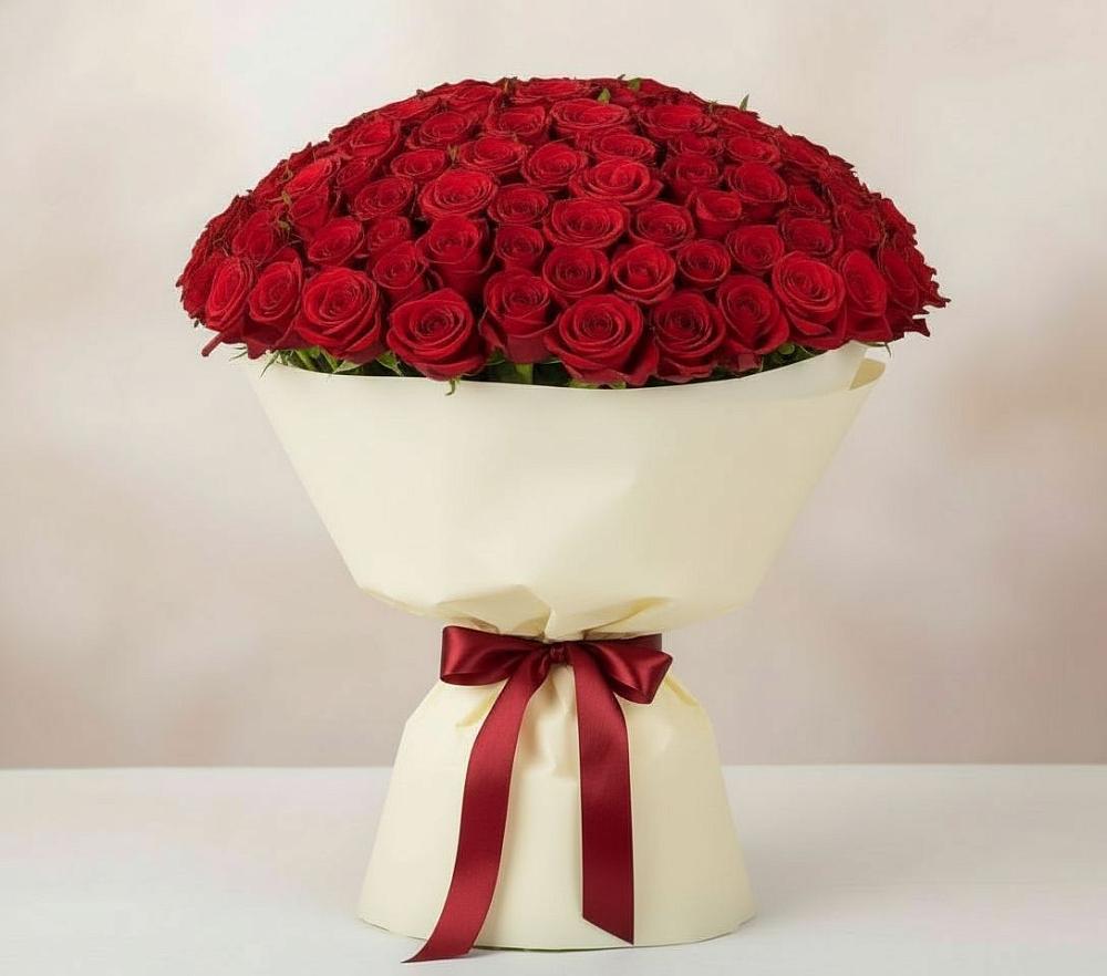 Букет 101 Красная роза Милано в Плюссе