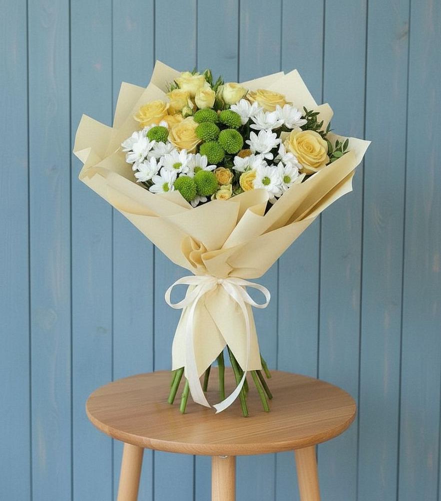 Букет цветов из: Хризантемы и Розы в Плюссе