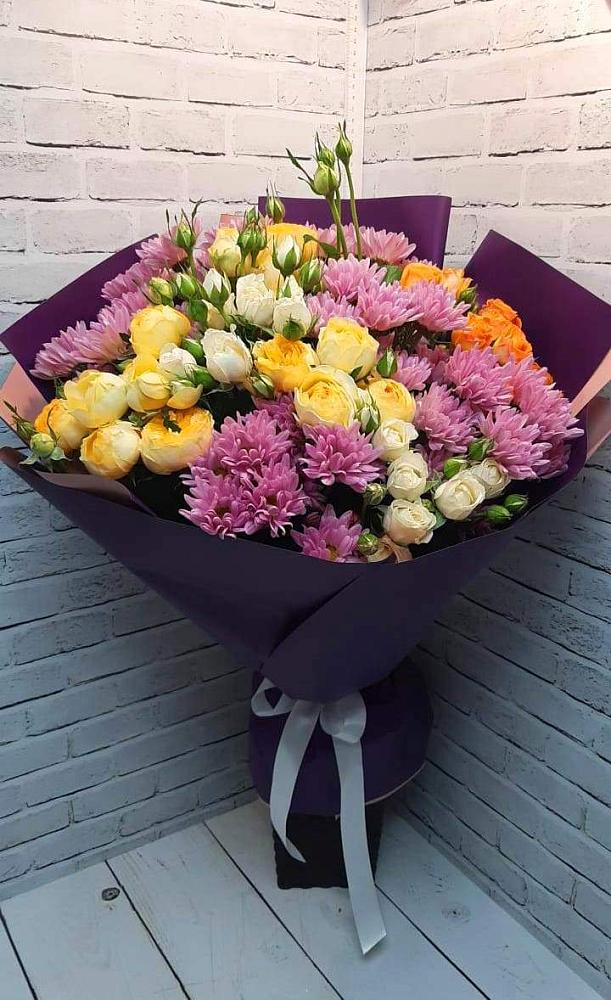 Букет цветов из: Хризантемы и Розы в Плюссе