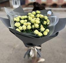 Букет Белые кустовые розы Солинеро в Плюссе