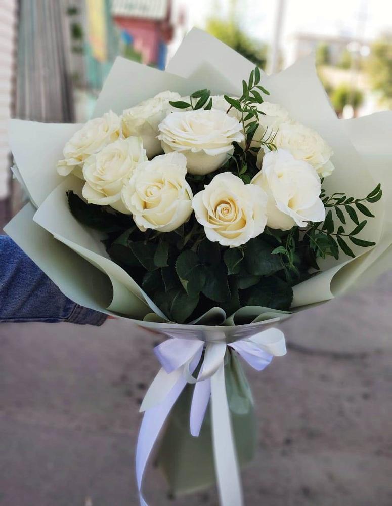 Букет Белые розы Проуд в Плюссе