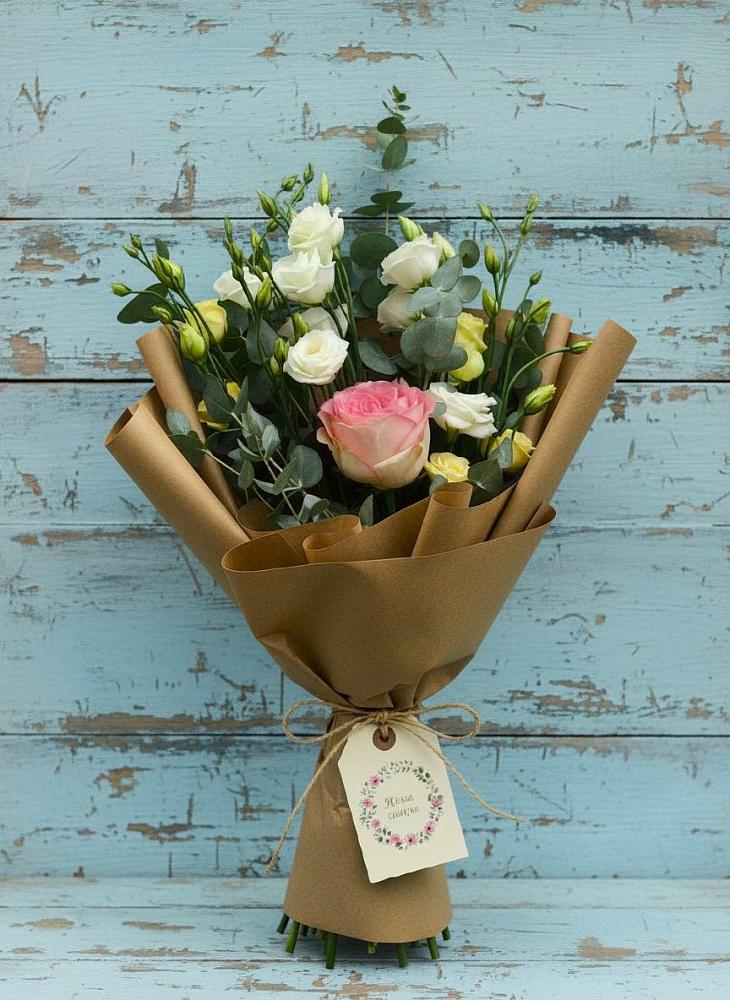 Букет цветов из: Розы и Лизиантусы в Плюссе