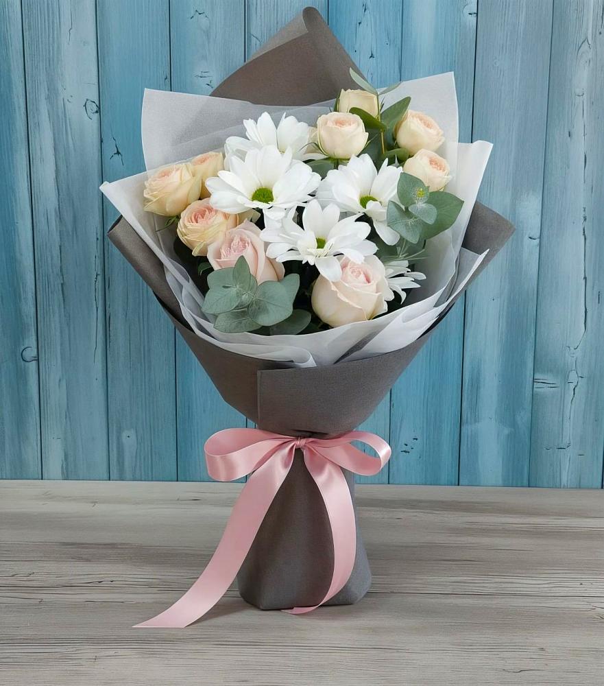 Букет цветов из: Хризантемы и Розы в Плюссе