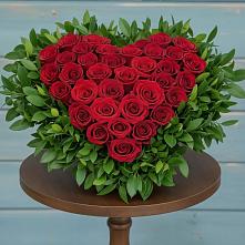 Цветочная композиция из Розы в виде сердца в Плюссе