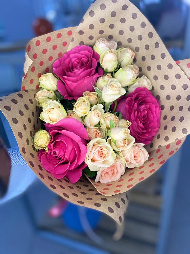 Букет цветов из: Розы в Плюссе