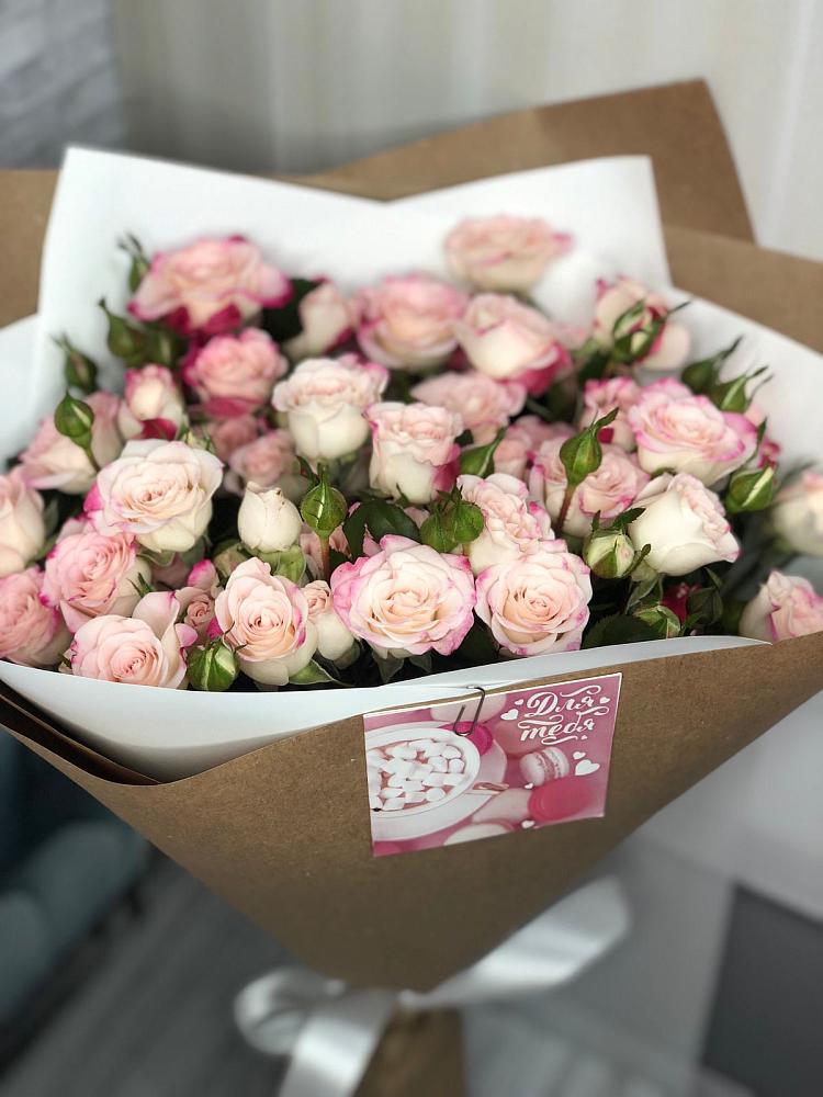 Букет цветов из: Розы в Плюссе