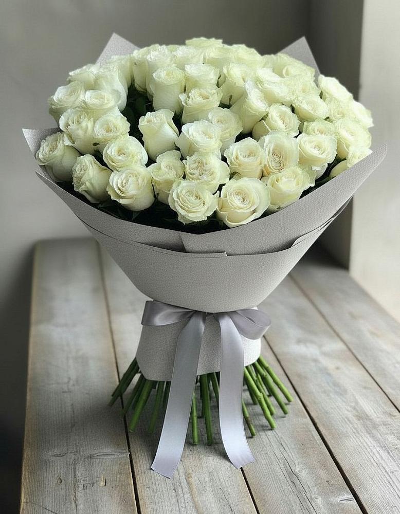 Букет 35 Белых роз в Плюссе
