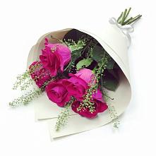 Букет цветов из:  Розы в Плюссе