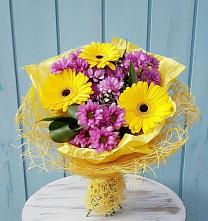 Букет цветов из:  Хризантемы и Герберы в Плюссе