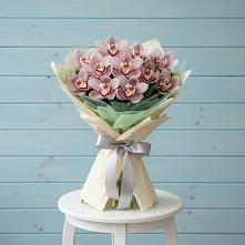 Букет цветов из:  Орхидеи и Розы #REPLACE_PRED# Плюссе