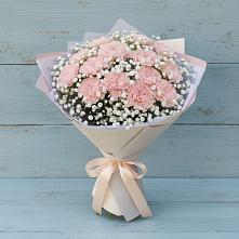 Букет цветов из:  Гвоздики в Плюссе