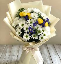 Букет цветов из:  Ирисы, Хризантемы и Розы #REPLACE_PRED# Плюссе