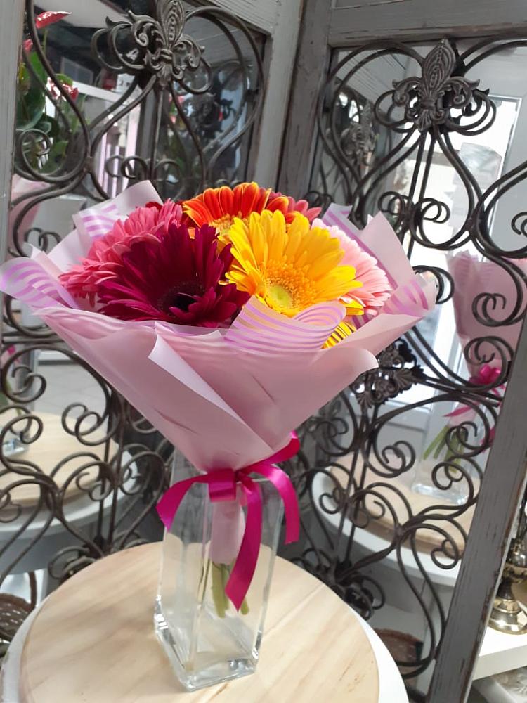 Букет цветов из: Герберы в Плюссе