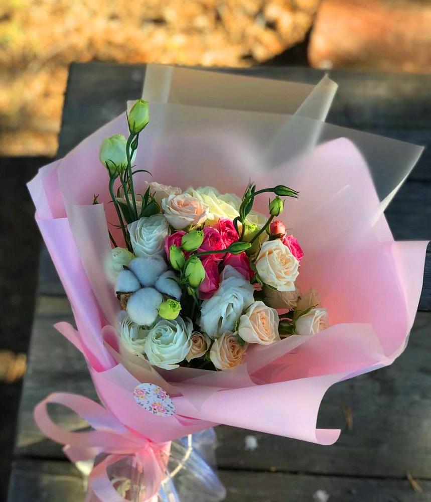 Букет цветов из: Розы и Лизиантусы в Плюссе