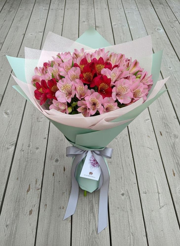 Букет цветов из: Альстромерии в Плюссе