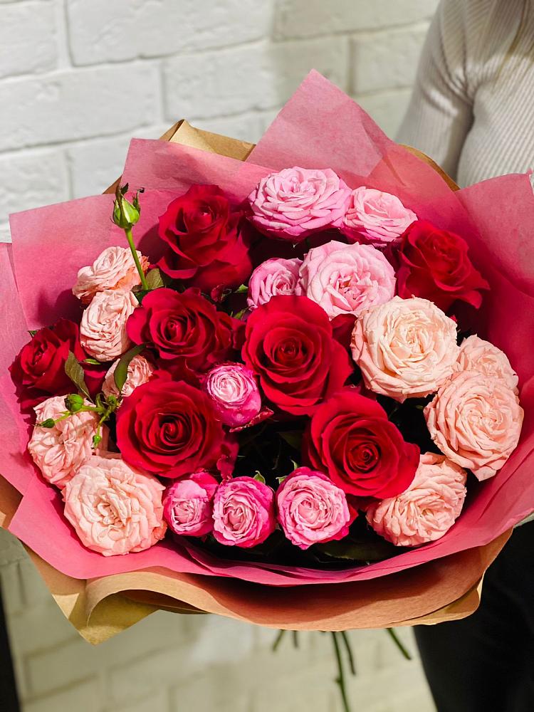 Букет цветов из: Розы в Плюссе