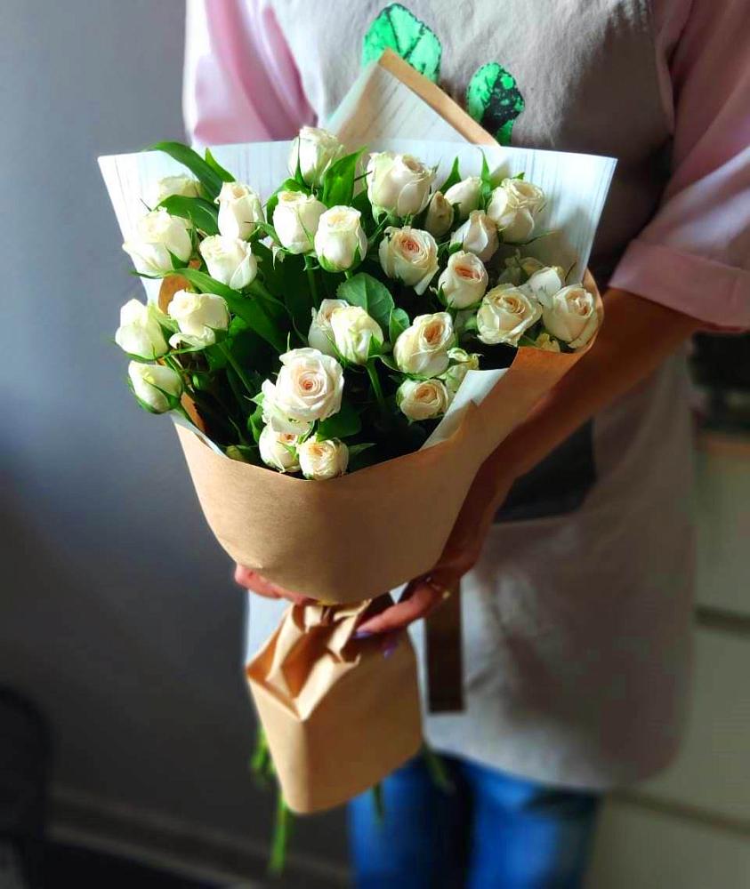 Букет цветов из: Розы в Плюссе