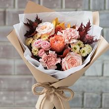 Букет цветов из:  Гвоздики, Хризантемы и Розы в Плюссе
