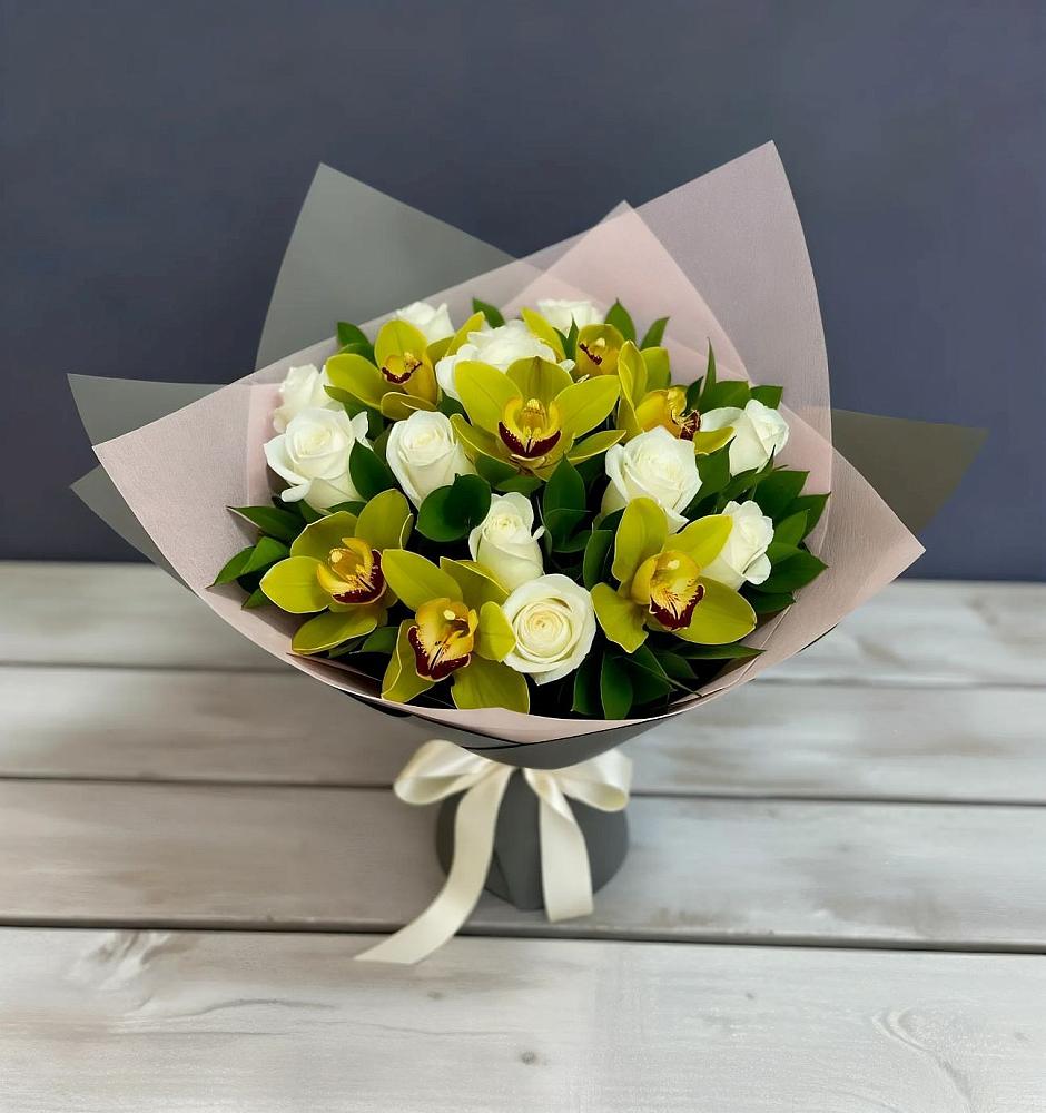 Букет цветов из: Орхидеи и Розы в Плюссе