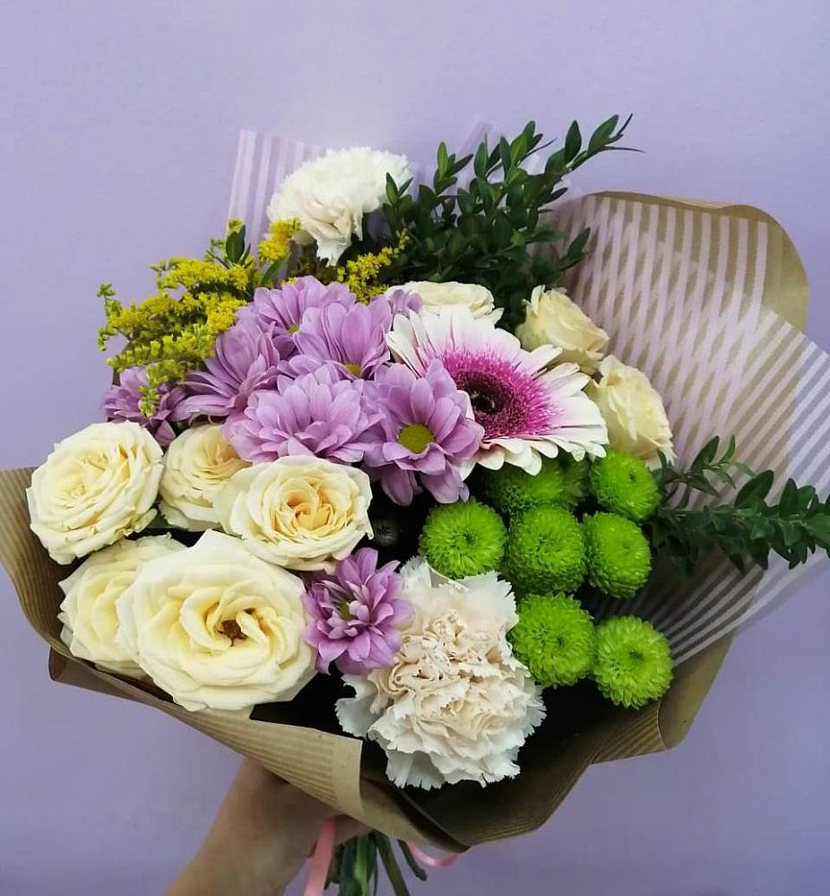 Букет цветов из: Хризантемы, Розы, Гвоздики и Герберы в Плюссе