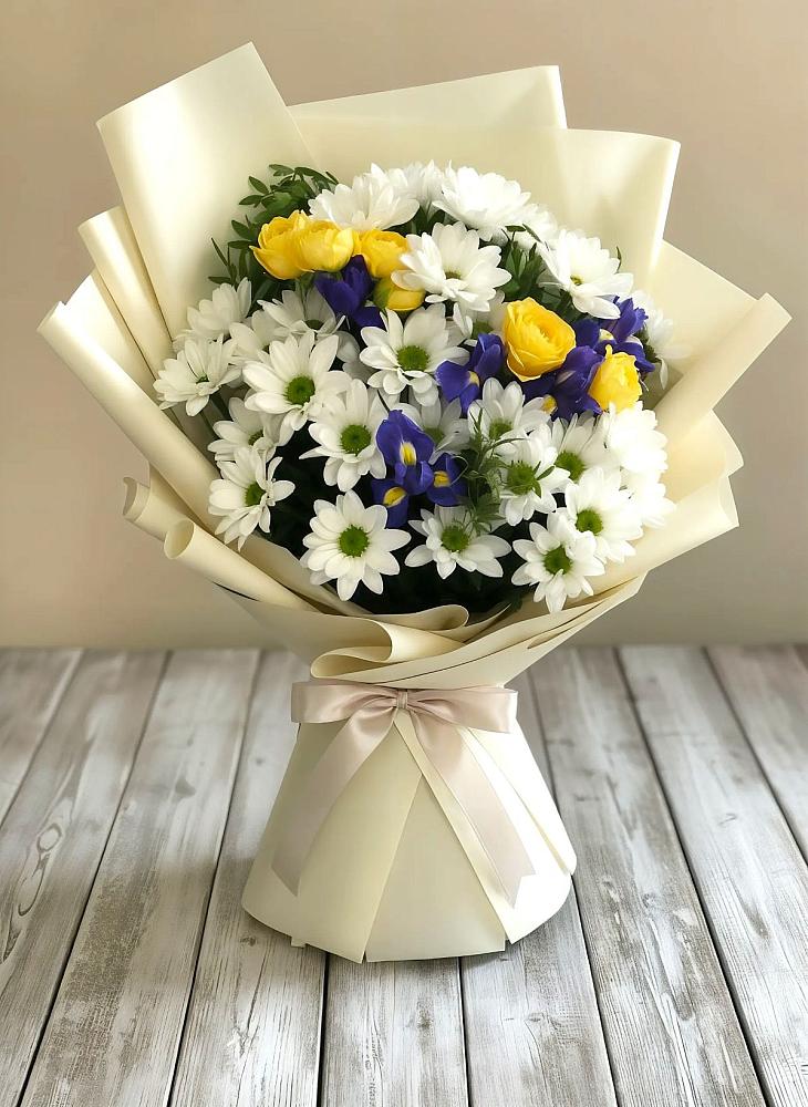 Букет цветов из: Ирисы, Хризантемы и Розы в Плюссе