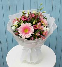 Букет цветов из:  Герберы, Альстромерии и Лизиантусы #REPLACE_PRED# Плюссе