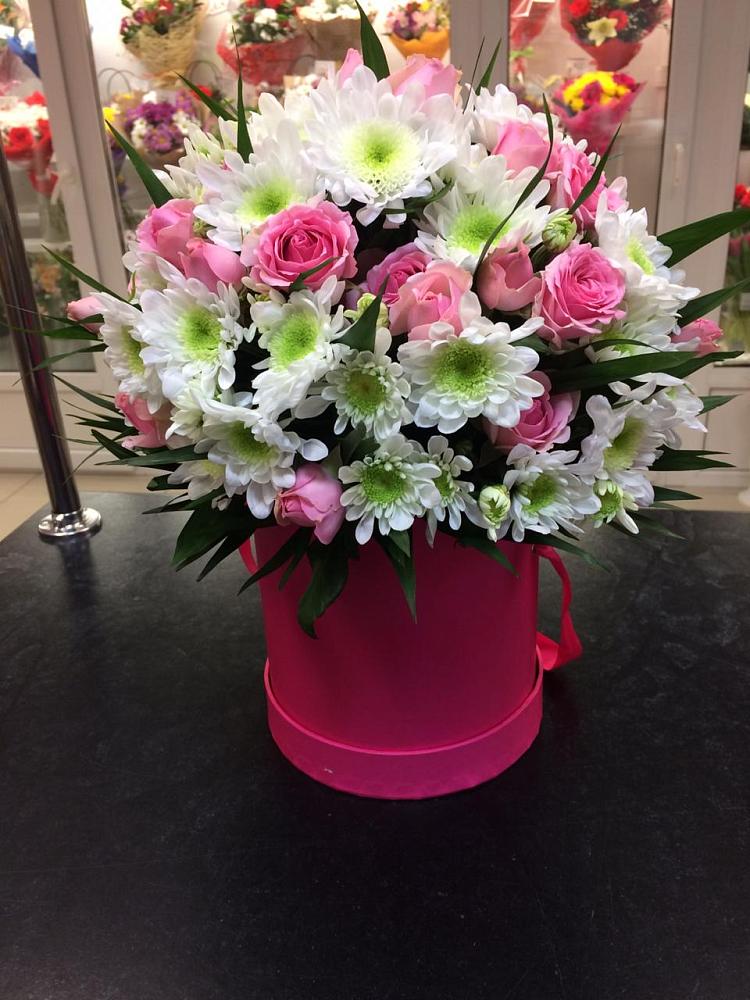 Цветочная композиция из Розы и Хризантемы в шляпной коробке в Плюссе