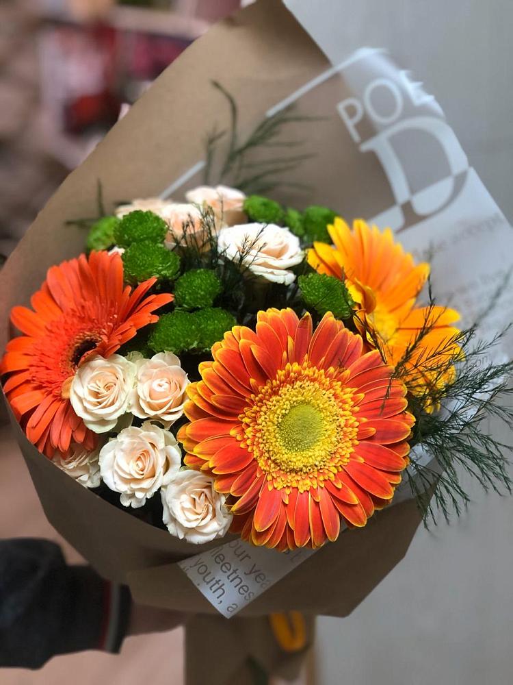 Букет цветов из: Герберы, Хризантемы и Розы в Плюссе