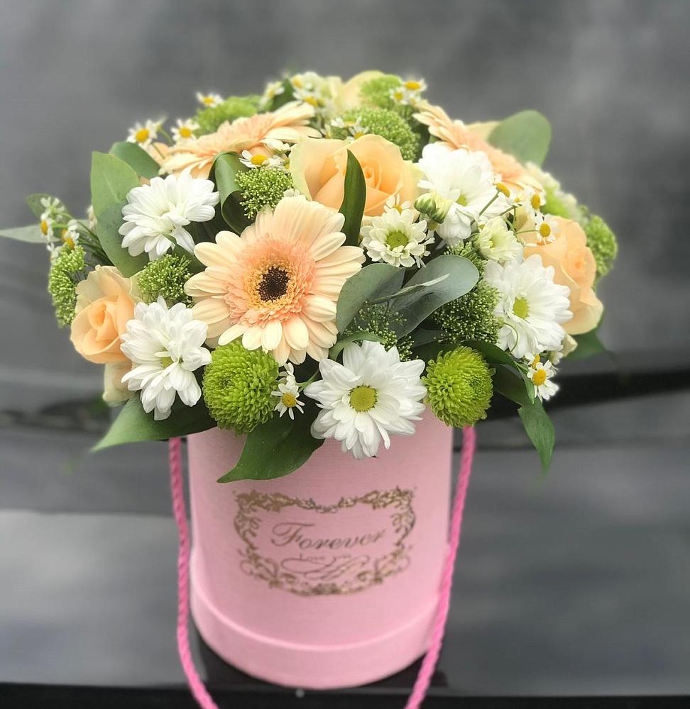 Цветочная композиция из Розы, Герберы и Хризантемы в шляпной коробке в Плюссе