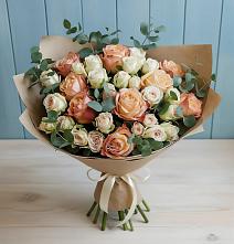 Букет цветов из:  Альстромерии и Розы в Плюссе