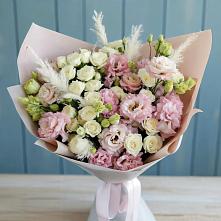 Букет цветов из:  Альстромерии и Розы в Плюссе