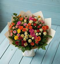 Букет Микс из разноцветных кустовых роз в Плюссе