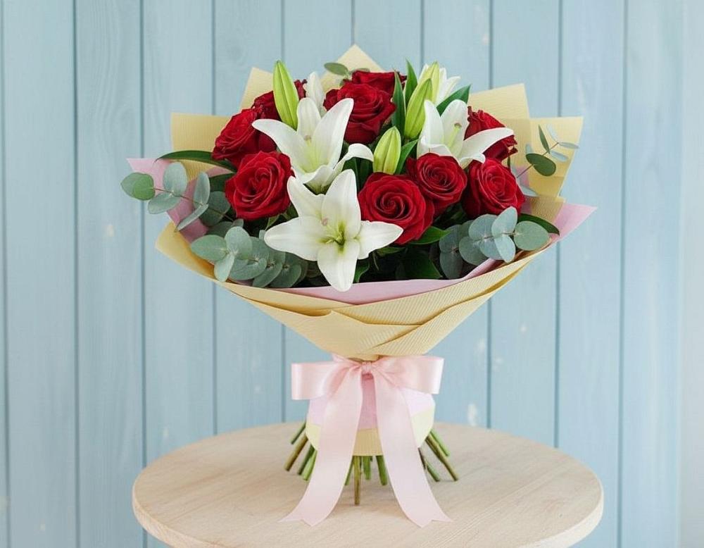 Букет цветов из: Лилии и Розы в Плюссе